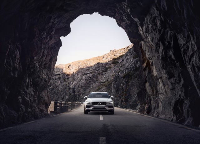 Volvo V60 Cross Country photo 25