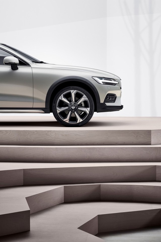 Volvo V60 Cross Country photo 26