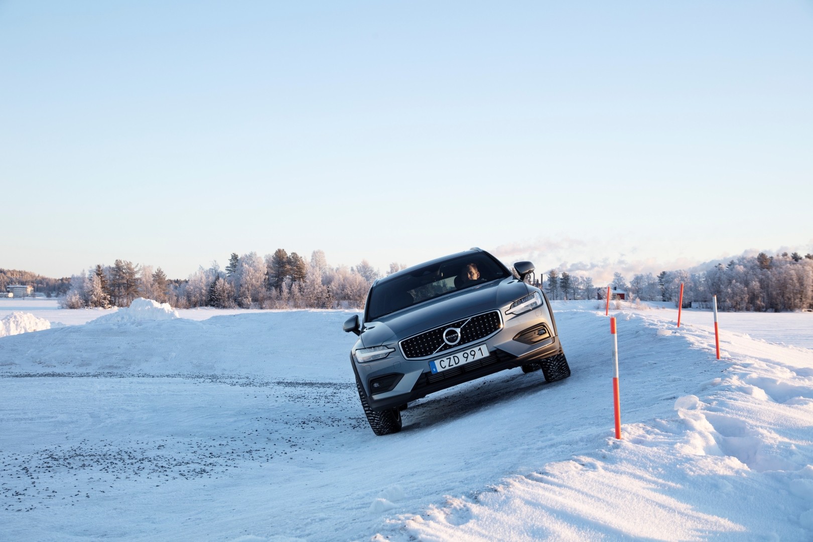 Volvo V60 Cross Country photo 28