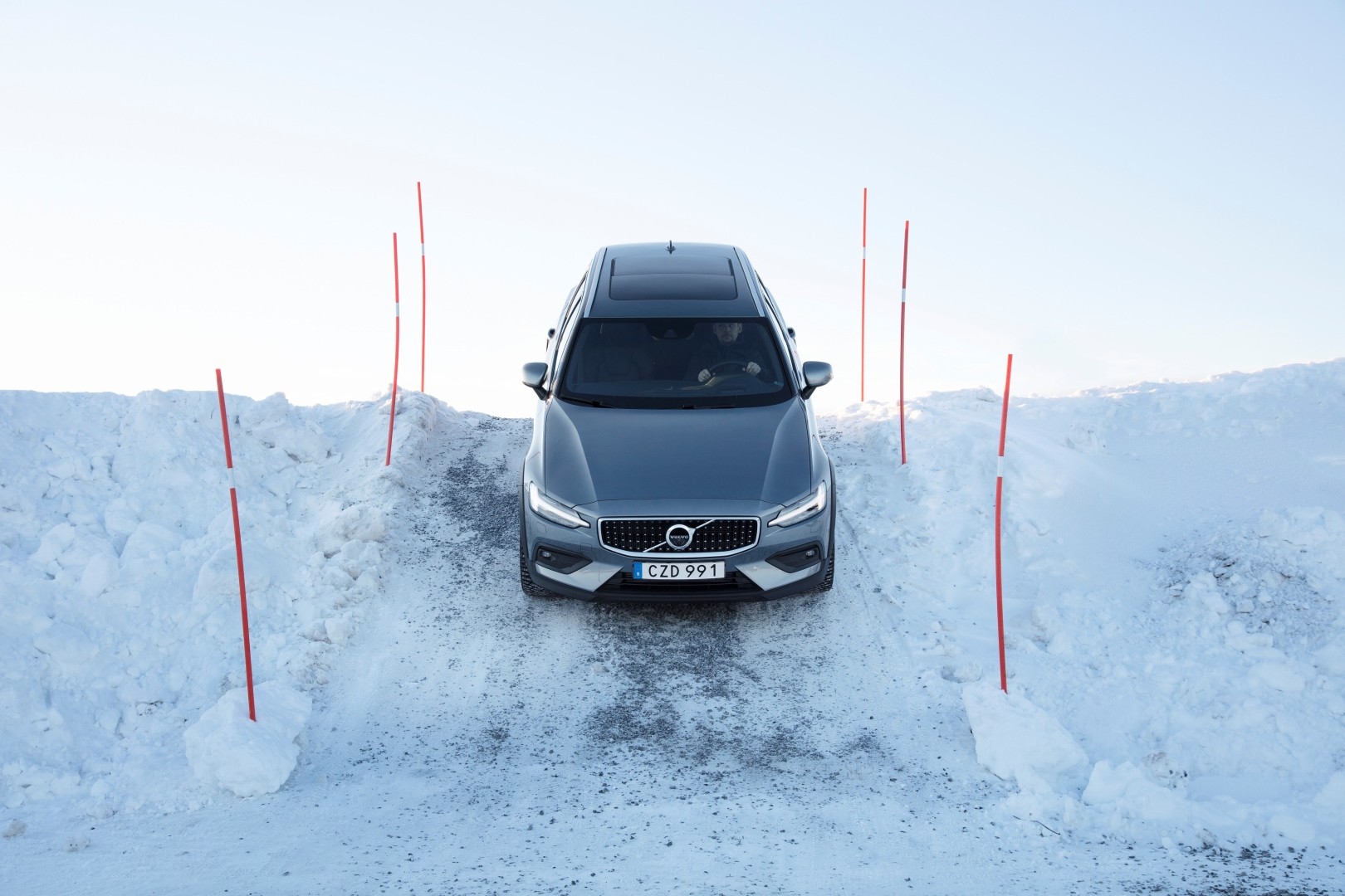 Volvo V60 Cross Country photo 29