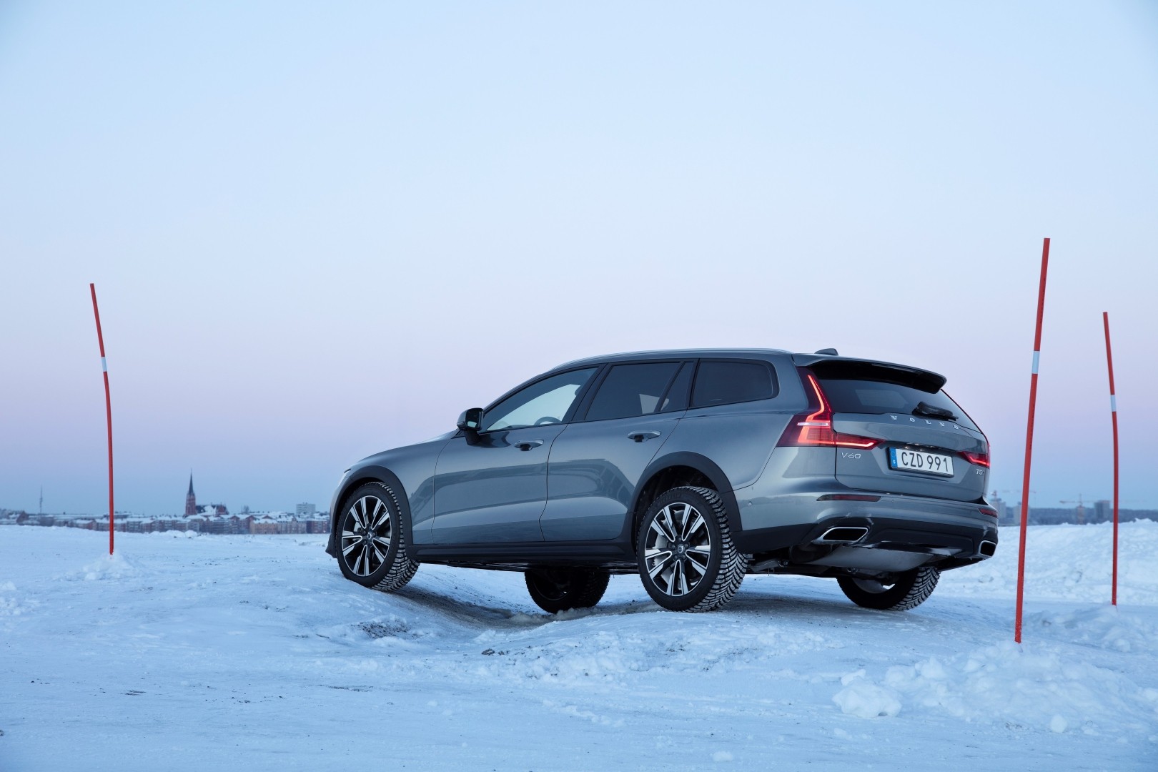 Volvo V60 Cross Country photo 32