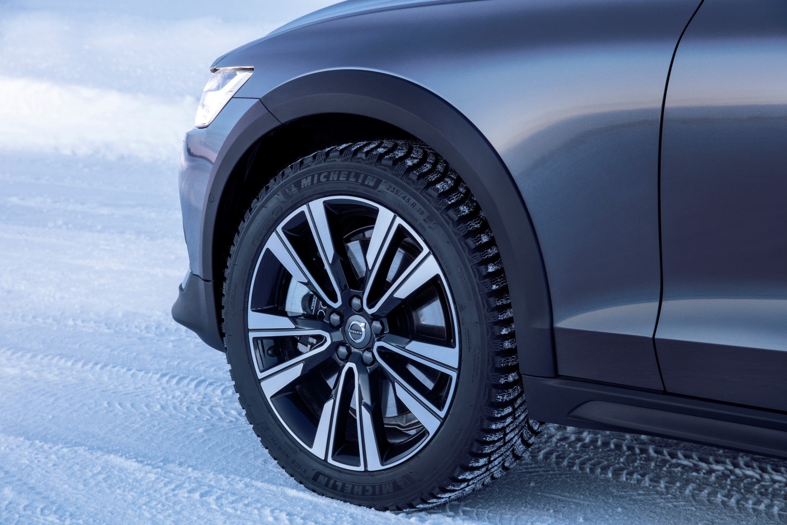 Volvo V60 Cross Country photo 34