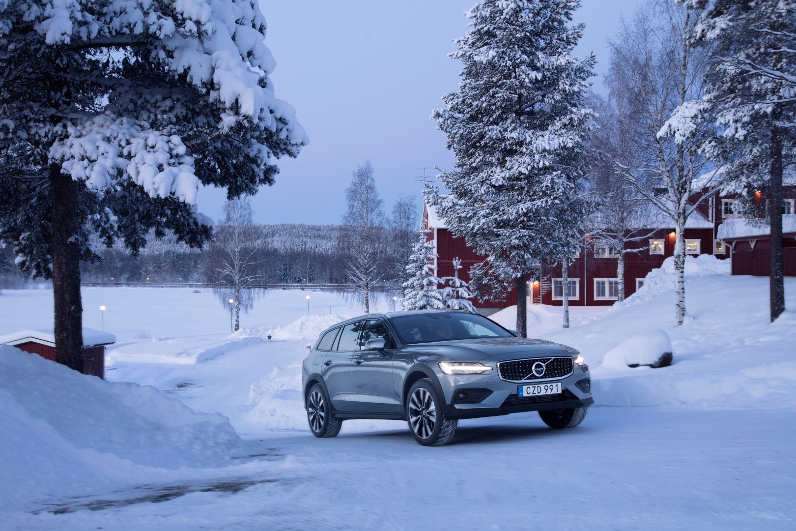 Volvo V60 Cross Country photo 35