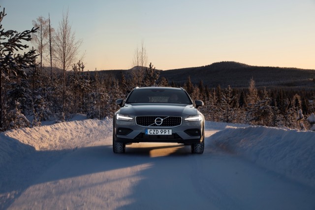 Volvo V60 Cross Country photo 36