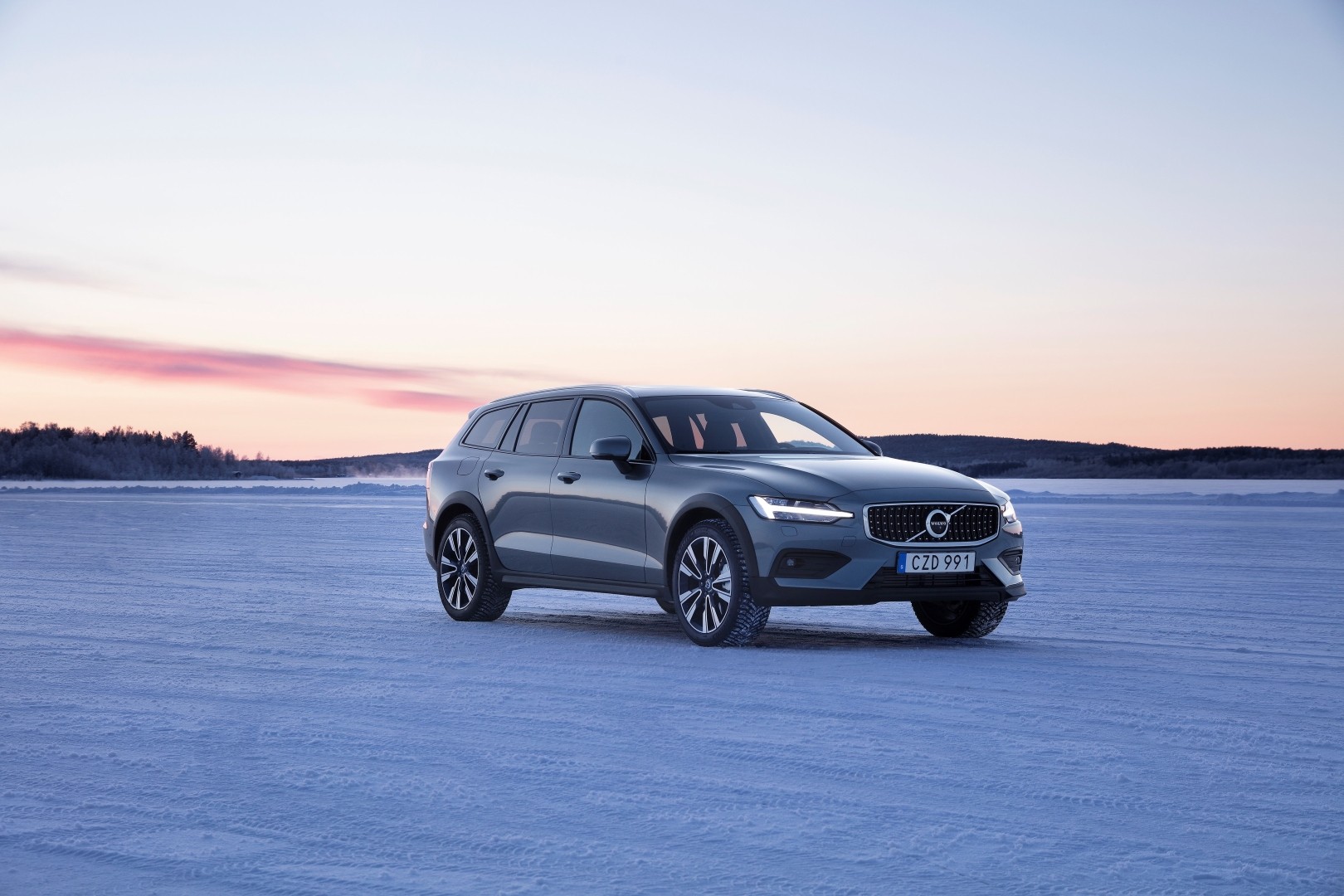 Volvo V60 Cross Country photo 38