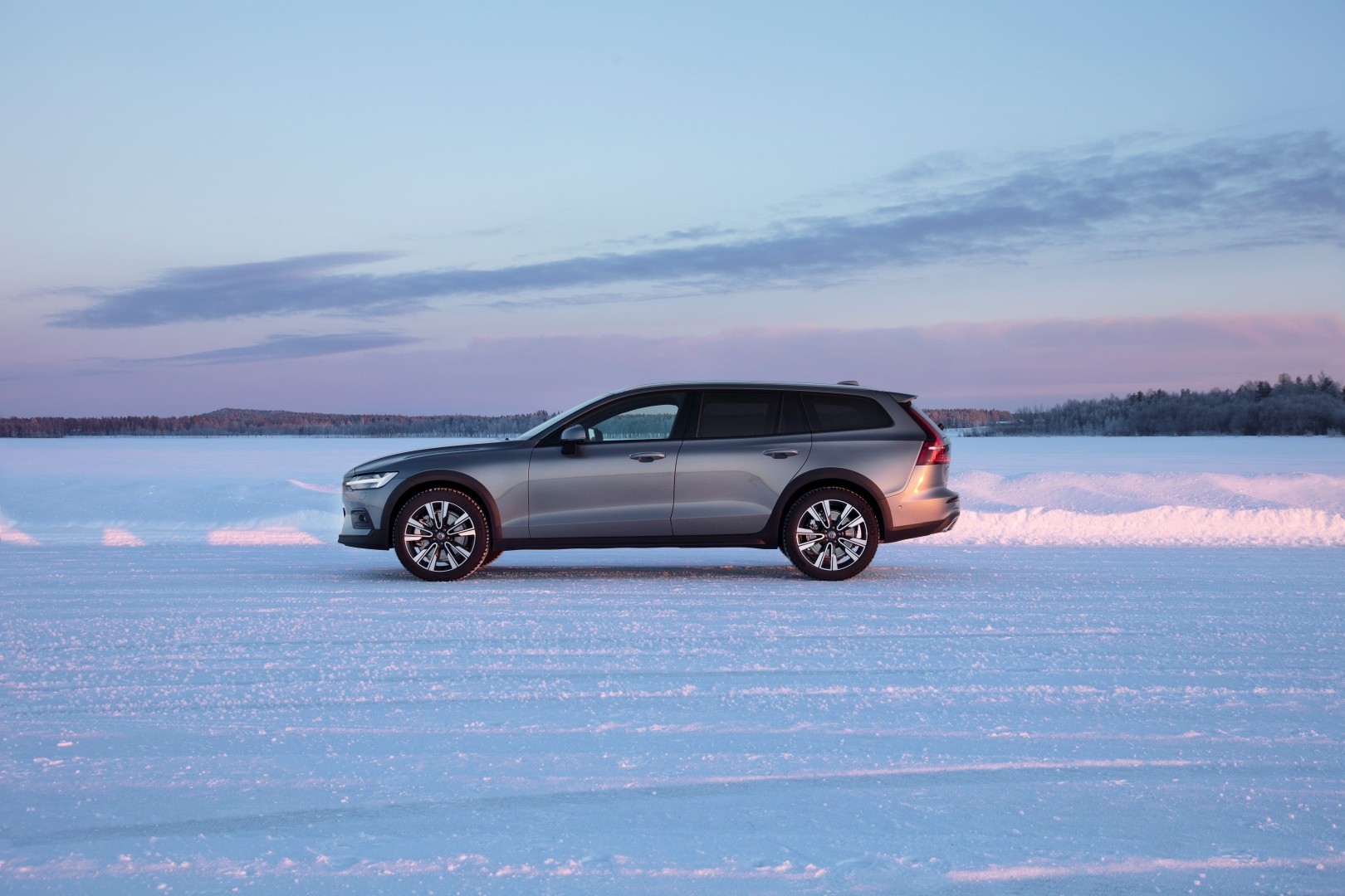 Volvo V60 Cross Country photo 40