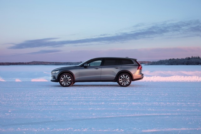 Volvo V60 Cross Country photo 40