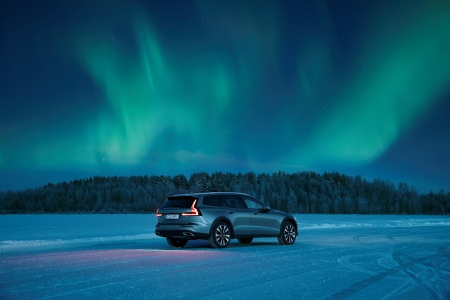Volvo V60 Cross Country photo 46