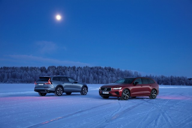 Volvo V60 Cross Country photo 47