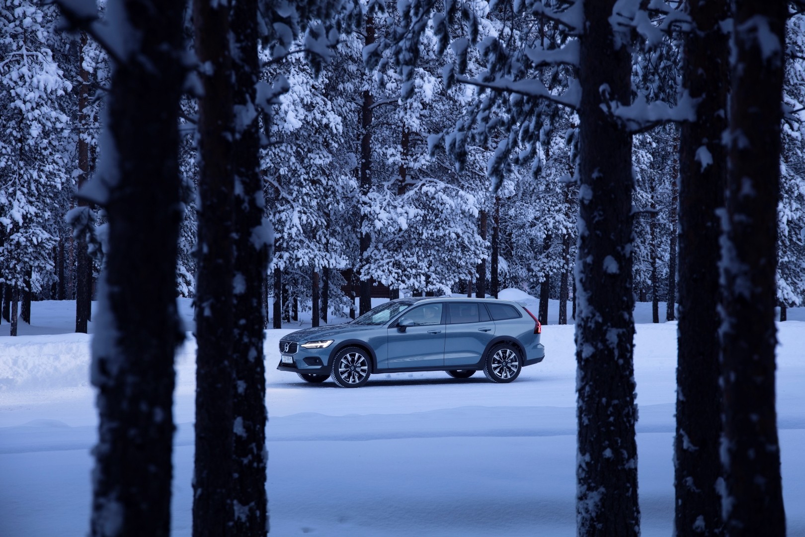 Volvo V60 Cross Country photo 48