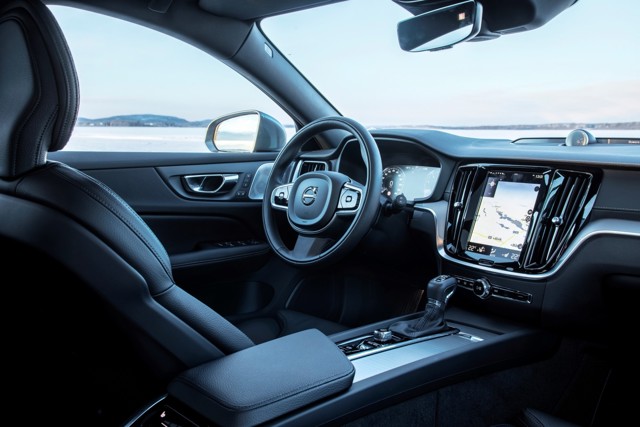 Volvo V60 Cross Country photo 56
