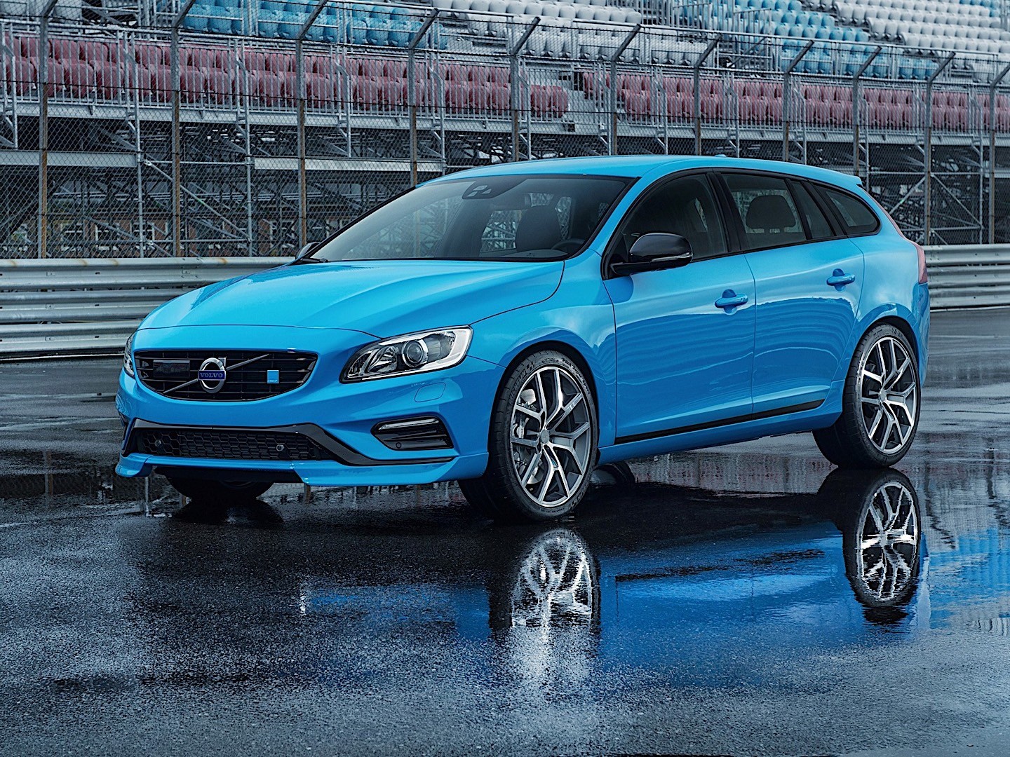 Volvo V60 Polestar photo 11