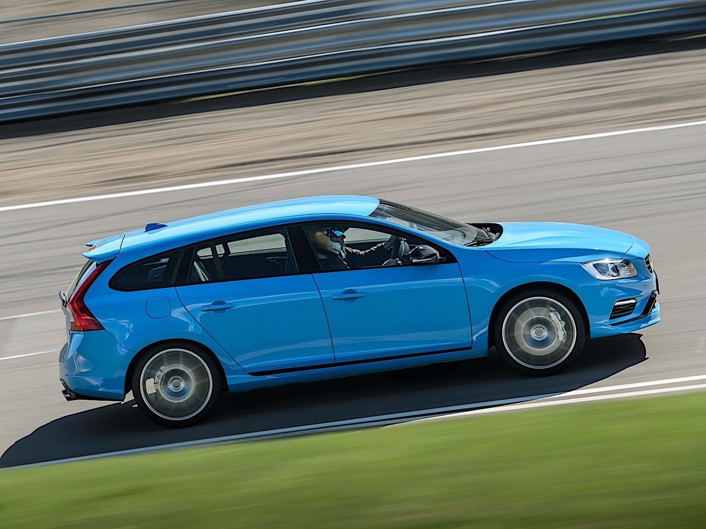 Volvo V60 Polestar photo 13