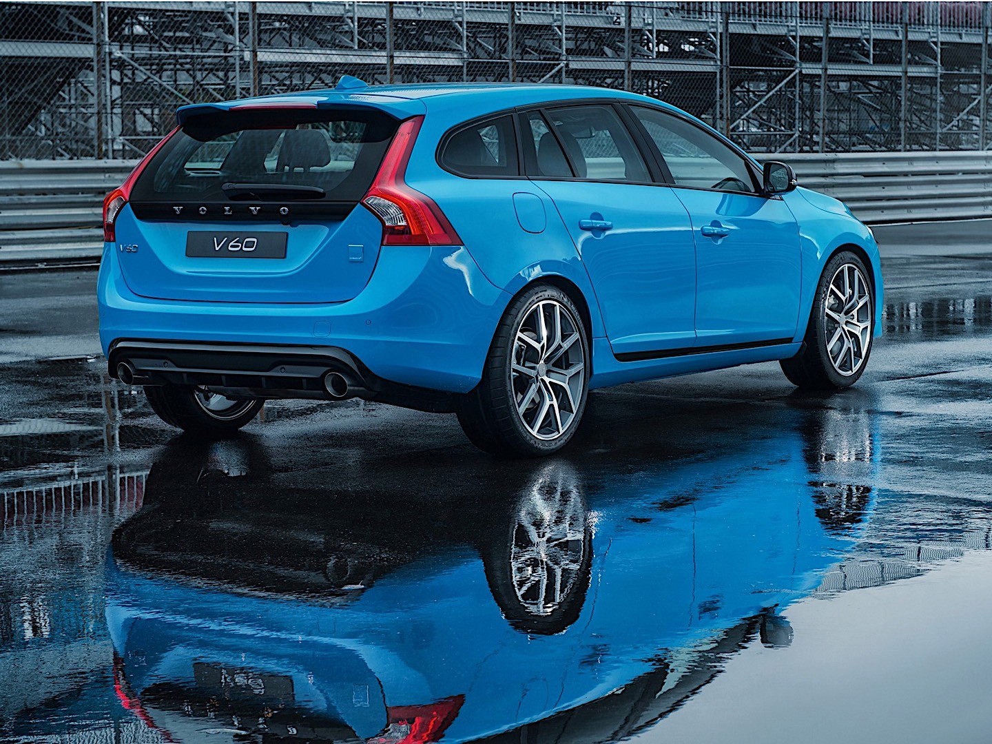 Volvo V60 Polestar photo 15