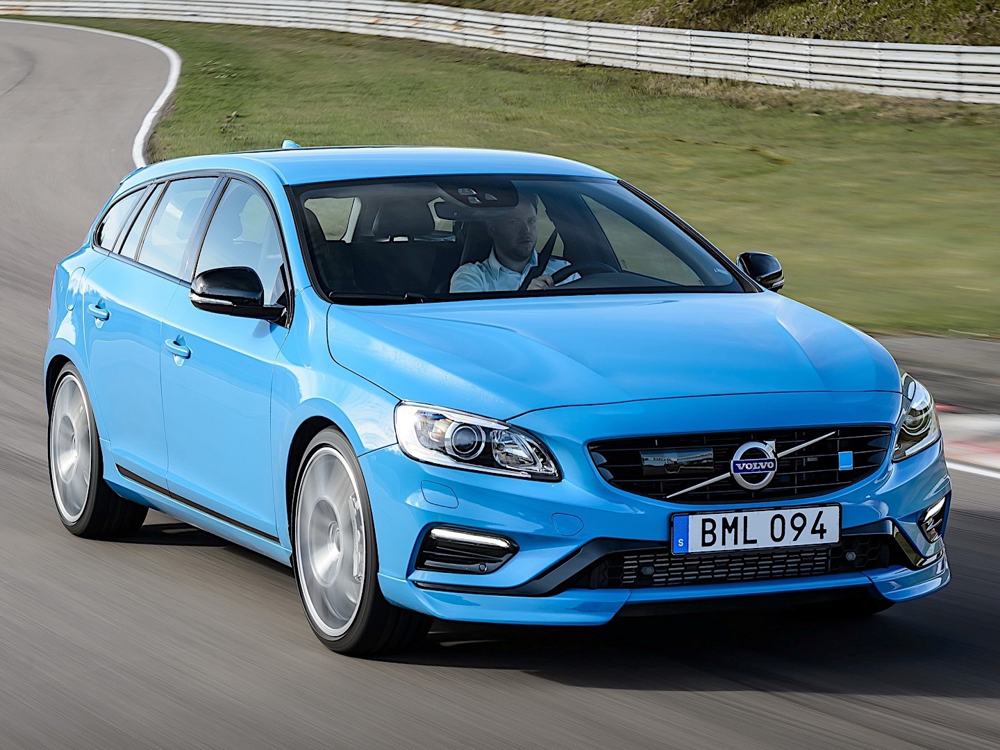 Volvo V60 Polestar photo 25