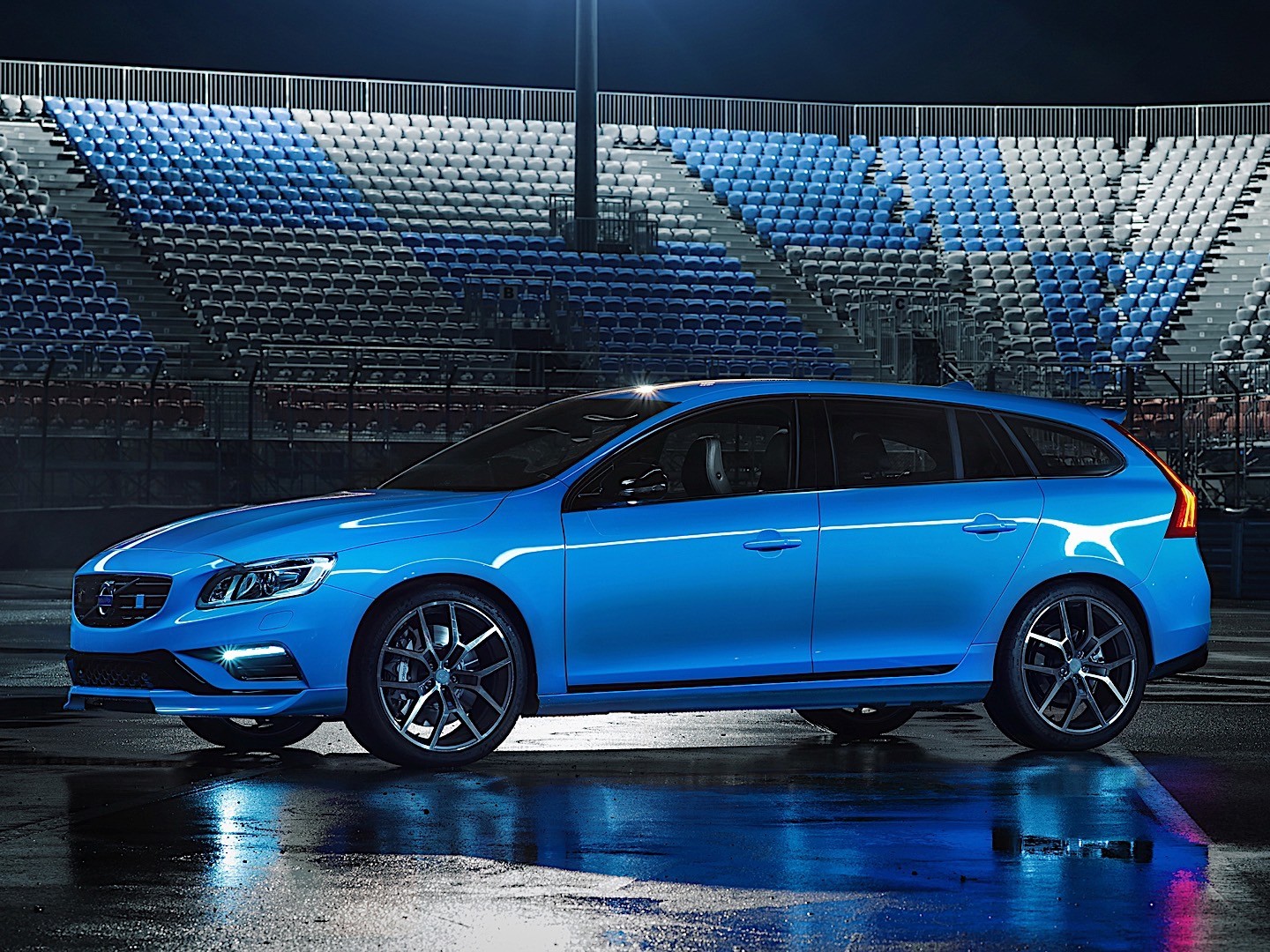 Volvo V60 Polestar photo 2
