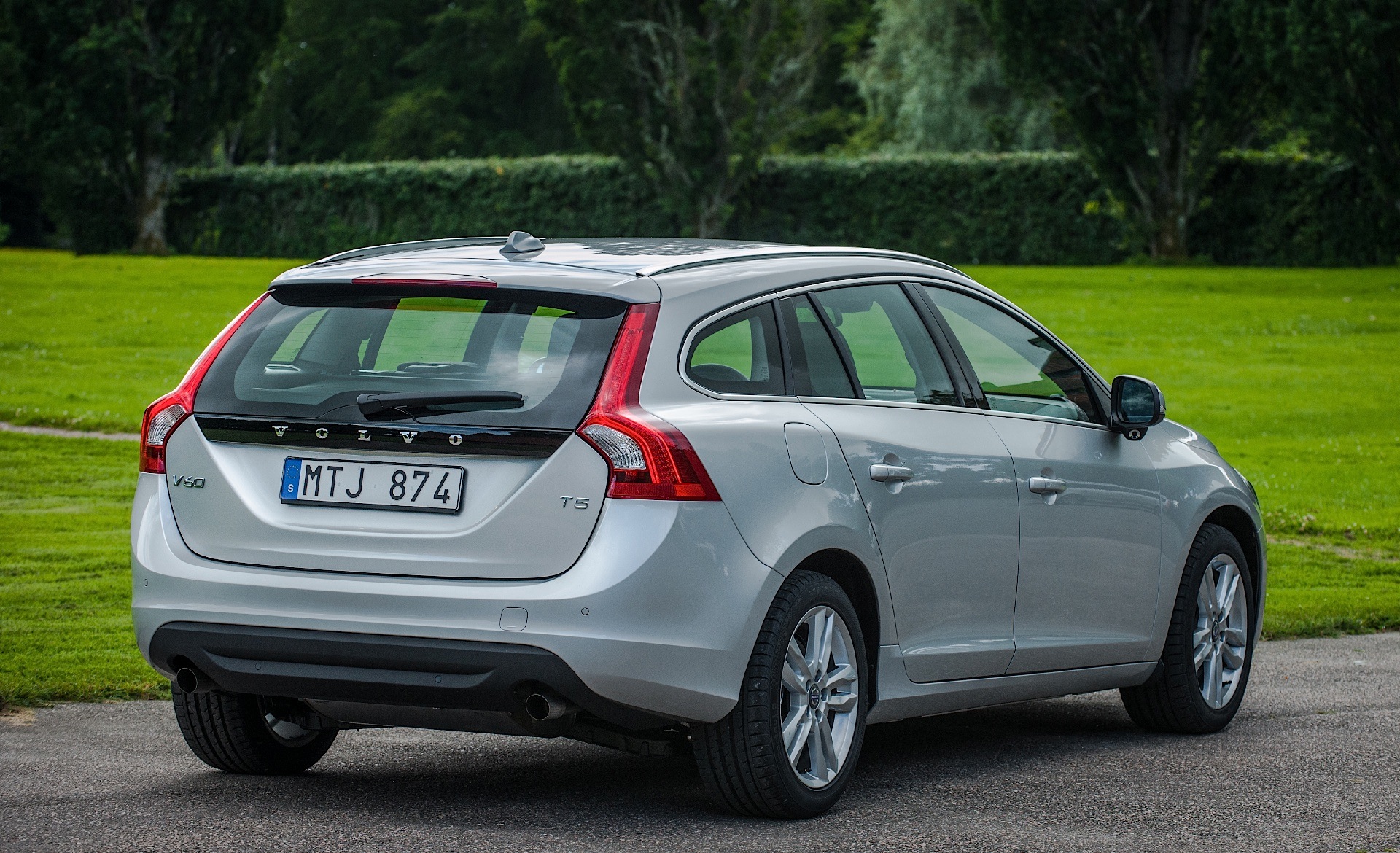 Volvo V60 photo 28