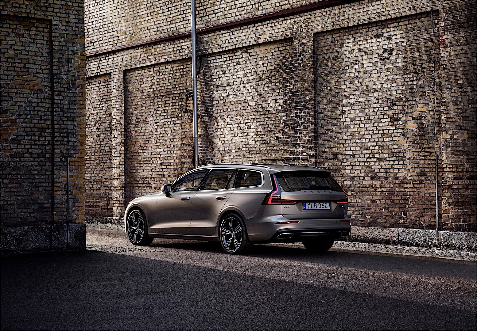 Volvo V60 photo 29