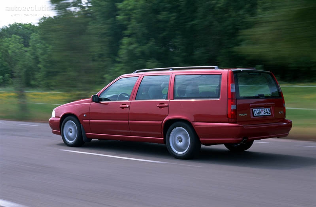 Volvo V70 photo 2