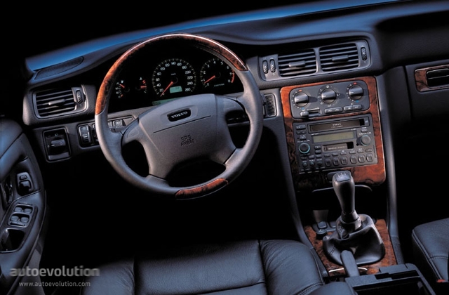 Volvo V70 photo 17
