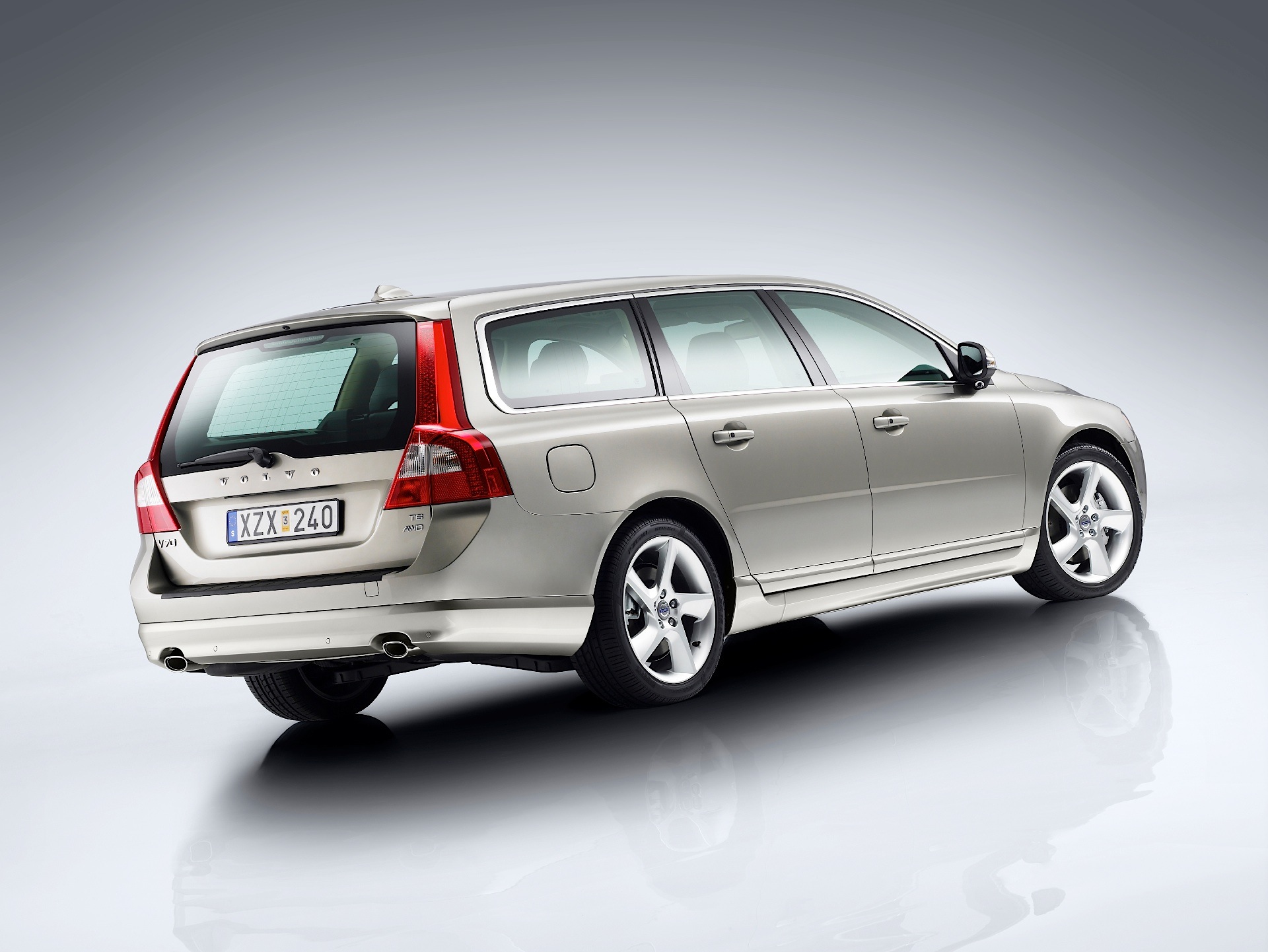 Volvo V70 photo 7