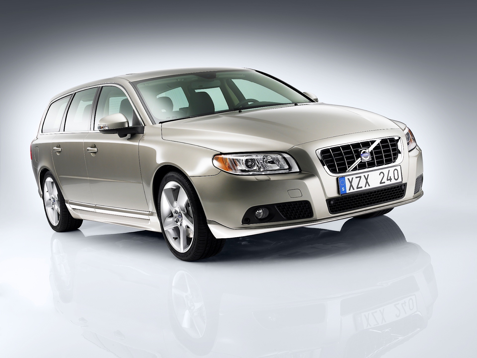 Volvo V70 photo 8
