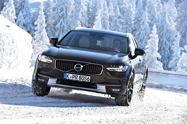Volvo V90 Cross Country photo 2