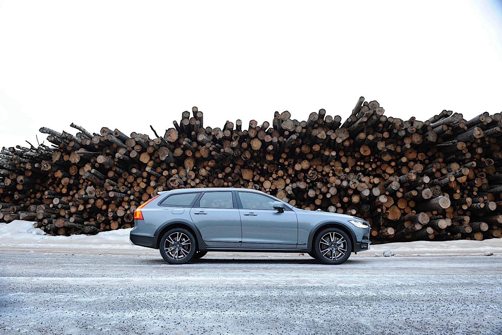 Volvo V90 Cross Country photo 5