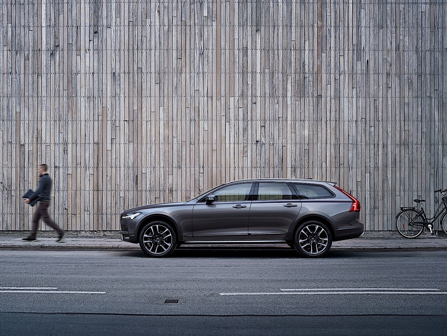 Volvo V90 Cross Country photo 9