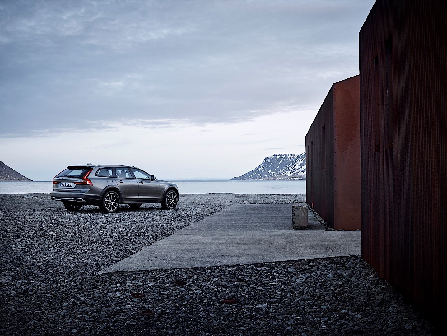 Volvo V90 Cross Country photo 11