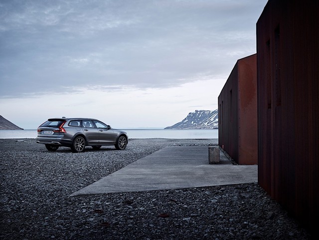 Volvo V90 Cross Country photo 11