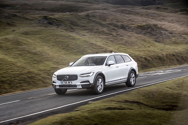 Volvo V90 Cross Country photo 13