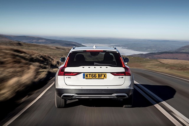 Volvo V90 Cross Country photo 17