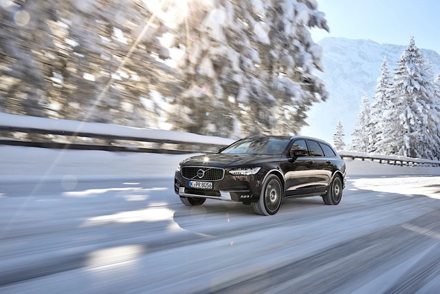 Volvo V90 Cross Country photo 18