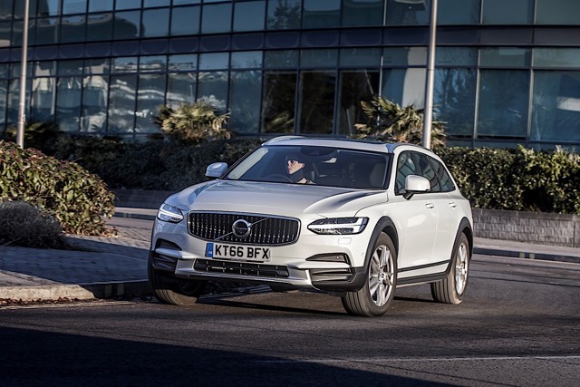 Volvo V90 Cross Country photo 22