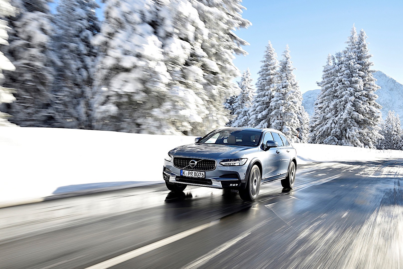 Volvo V90 Cross Country photo 24