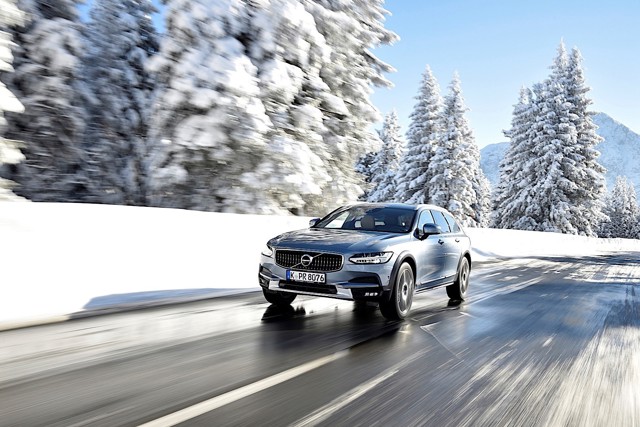Volvo V90 Cross Country photo 24