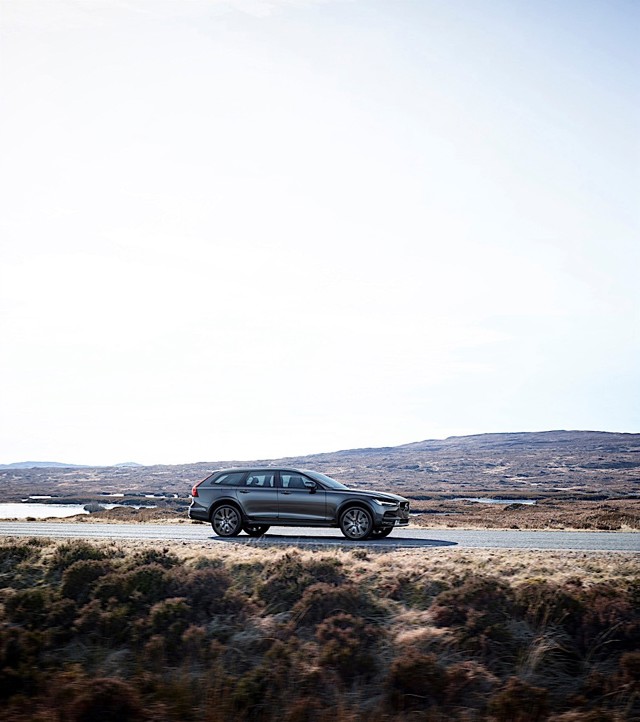 Volvo V90 Cross Country photo 27