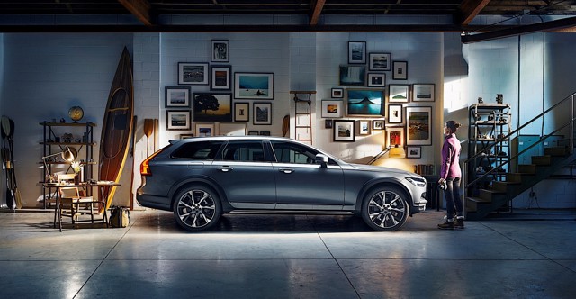 Volvo V90 Cross Country photo 30