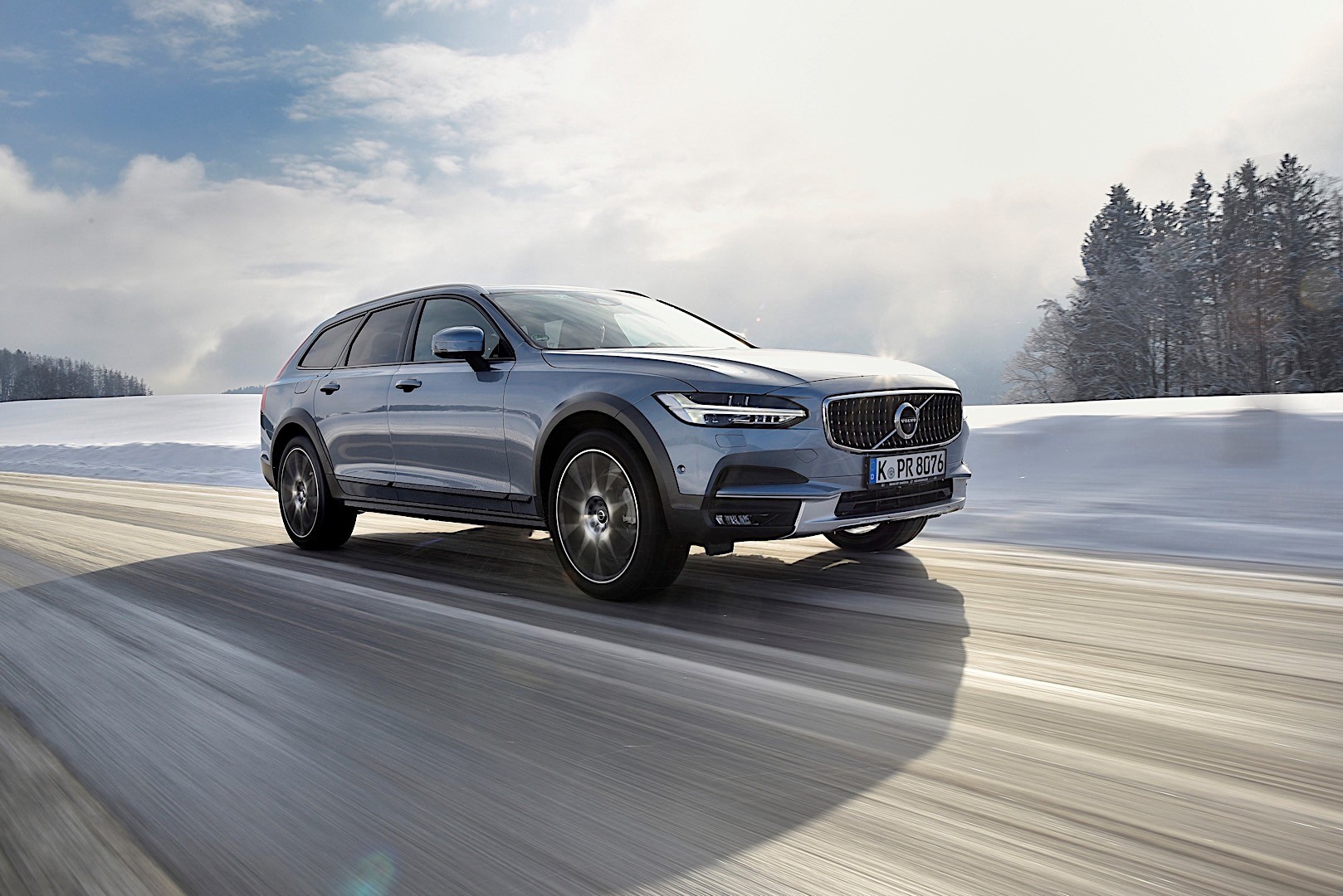 Volvo V90 Cross Country photo 40