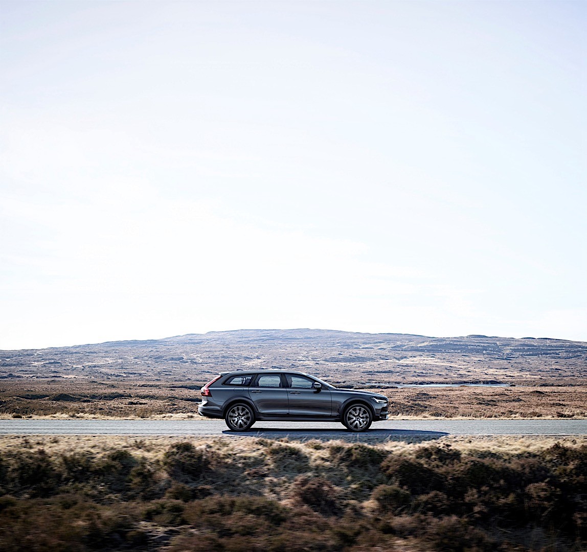 Volvo V90 Cross Country photo 42