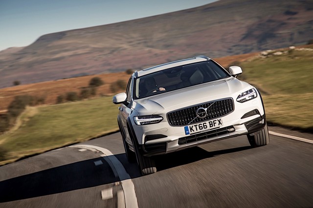 Volvo V90 Cross Country photo 45