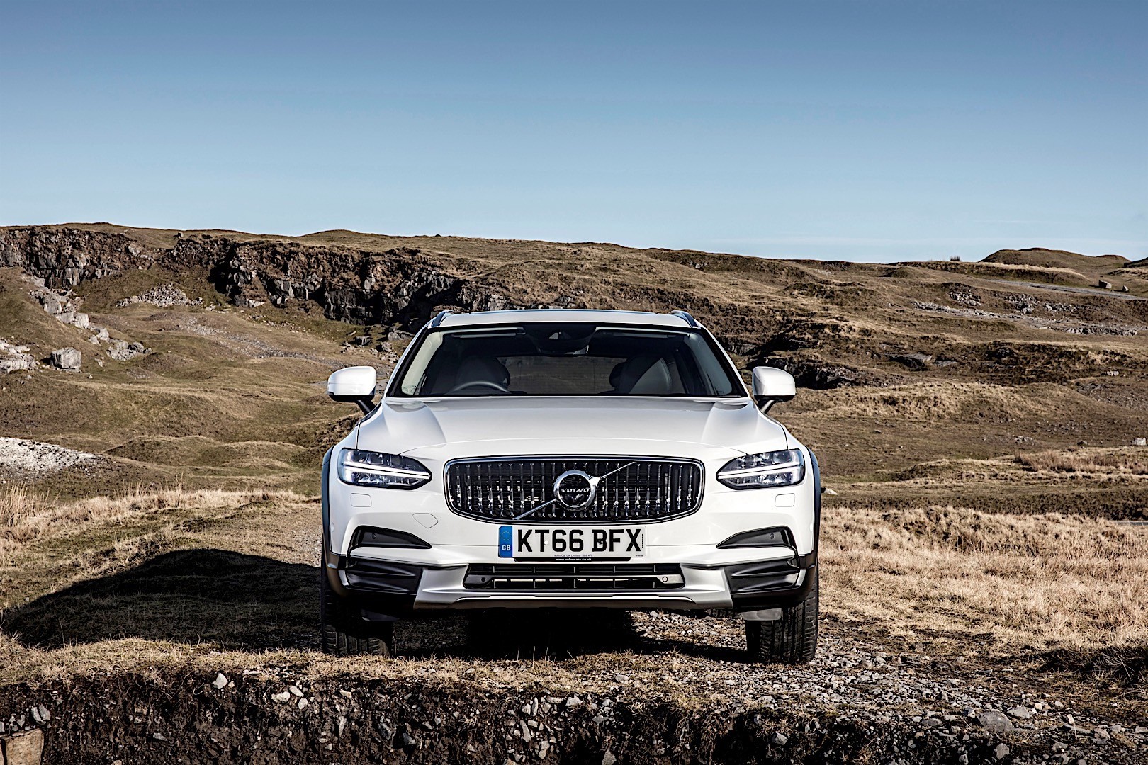 Volvo V90 Cross Country photo 48