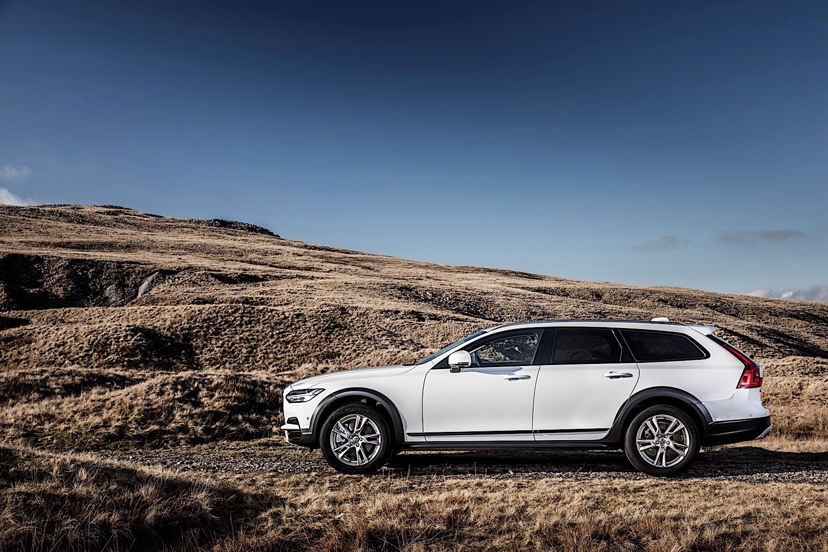 Volvo V90 Cross Country photo 51