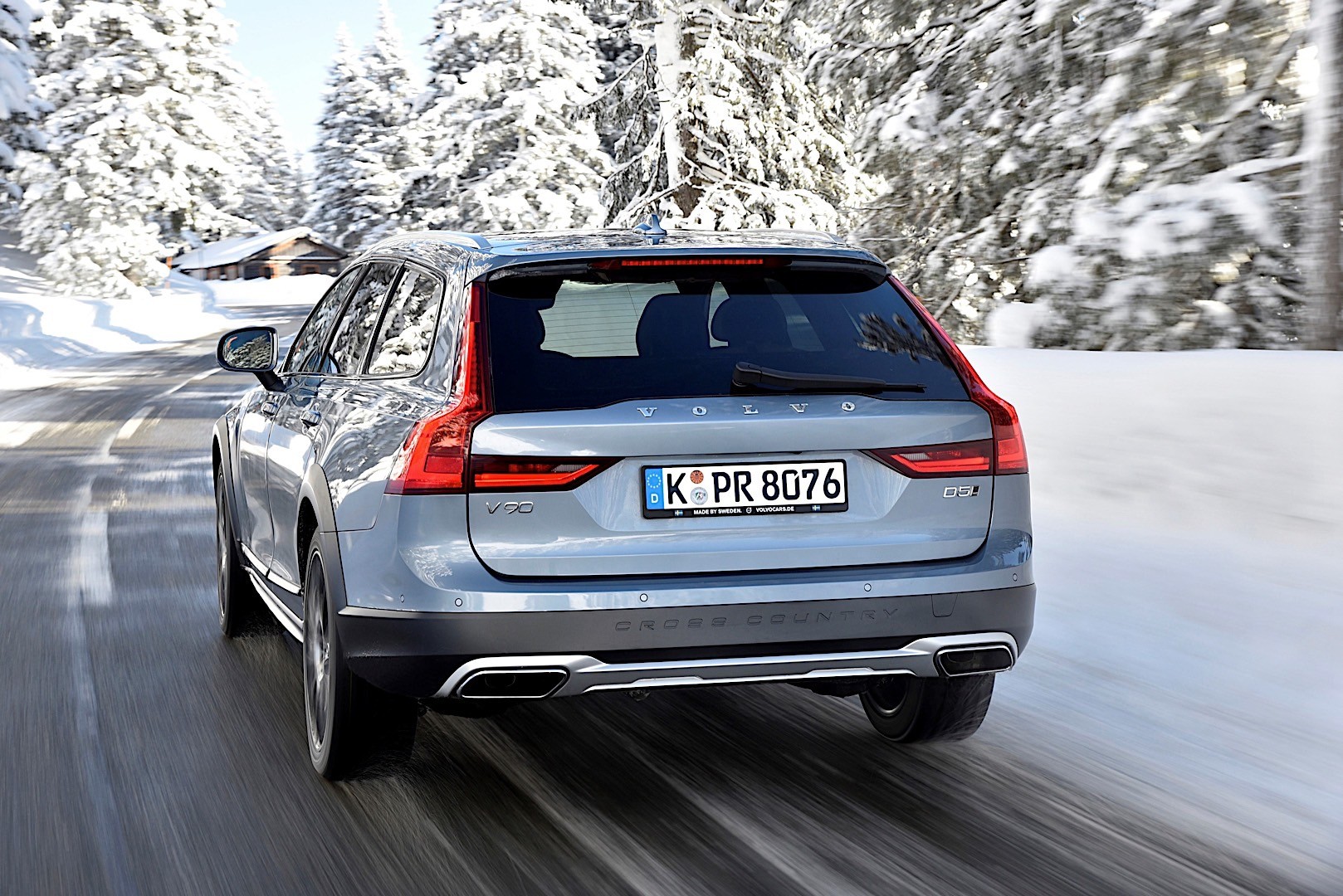 Volvo V90 Cross Country photo 52