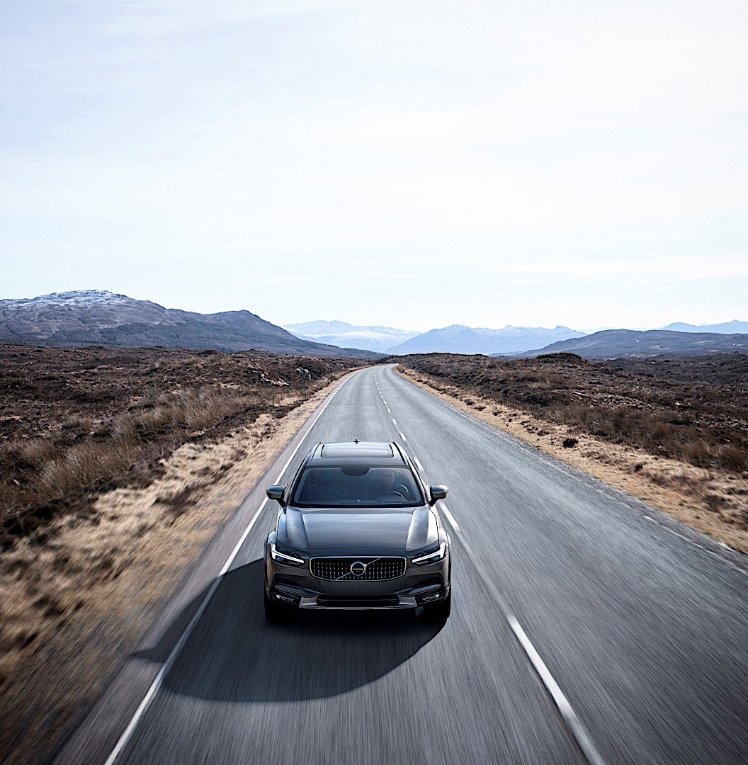 Volvo V90 Cross Country photo 54