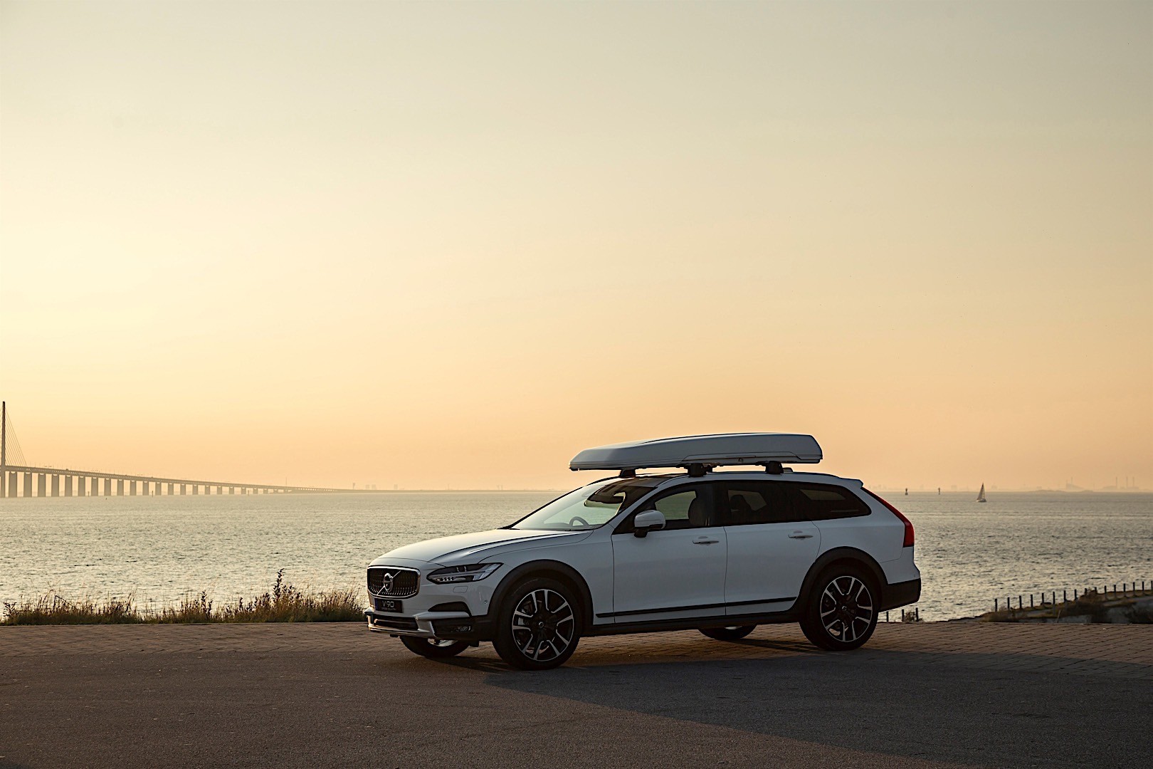 Volvo V90 Cross Country photo 56