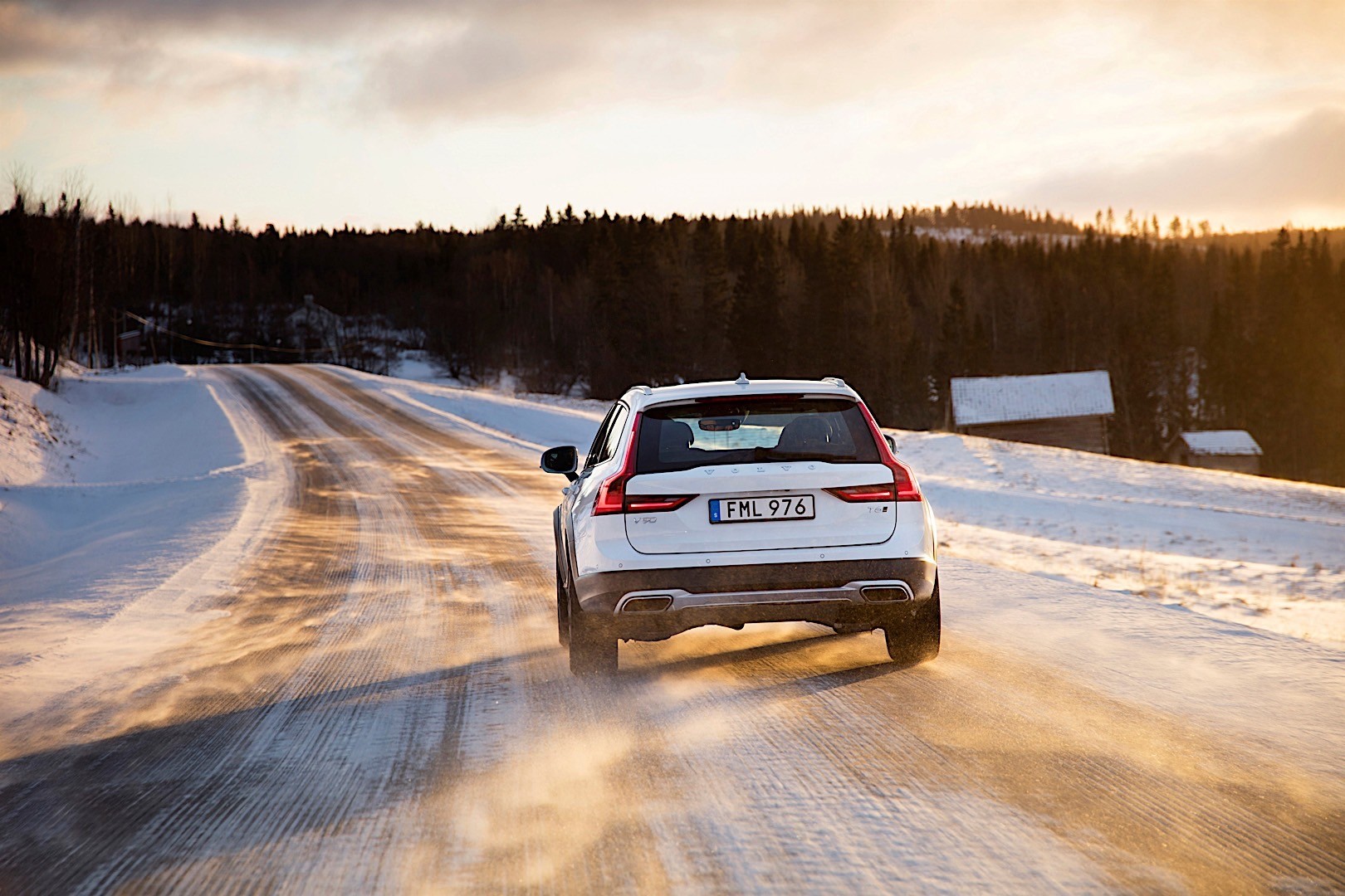 Volvo V90 Cross Country photo 57