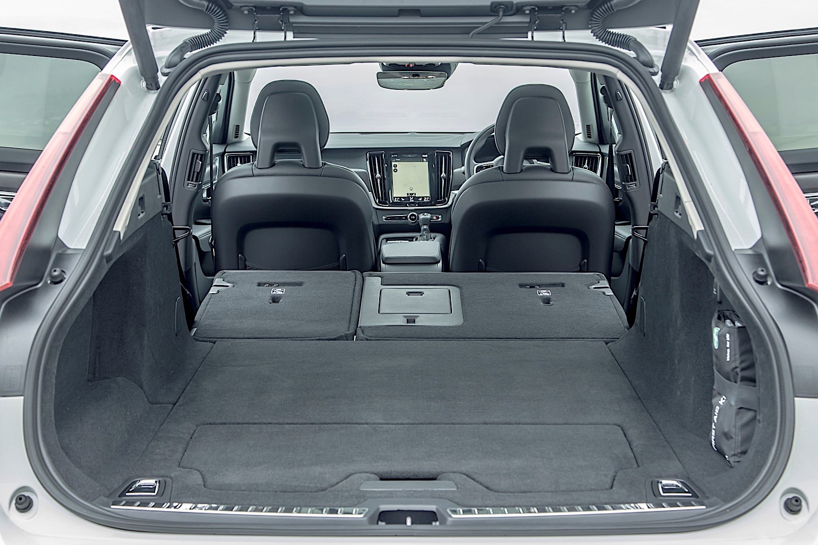 Volvo V90 Cross Country photo 79