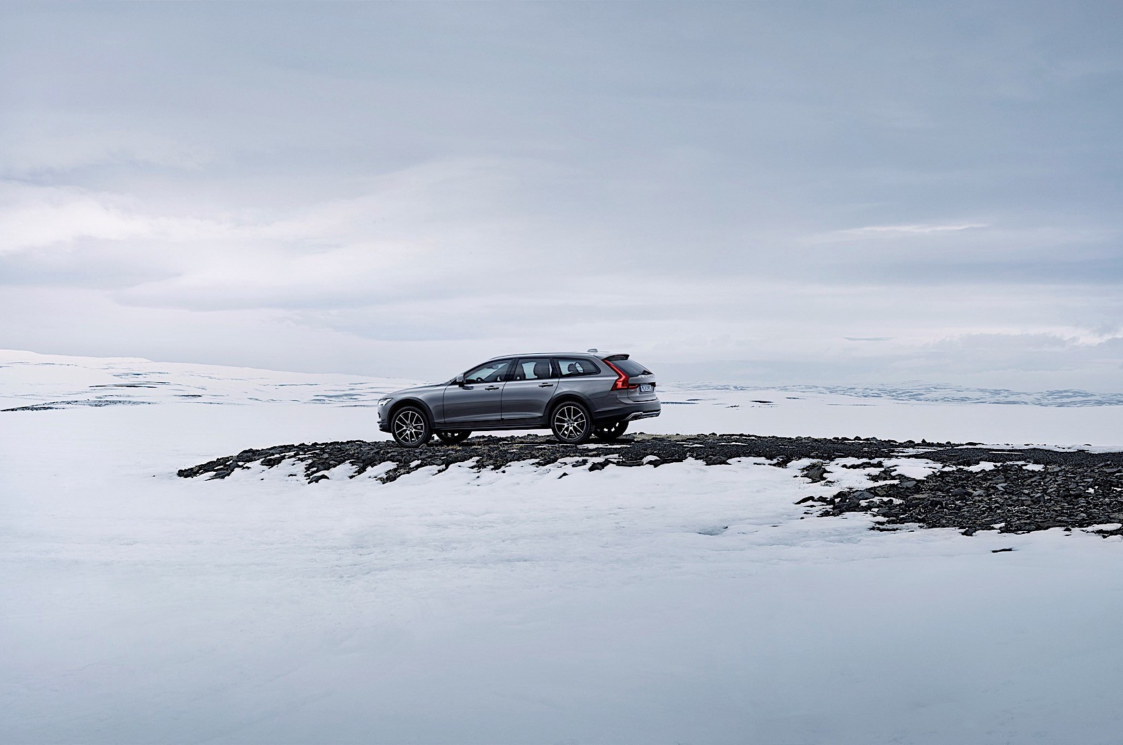 Volvo V90 Cross Country photo 59